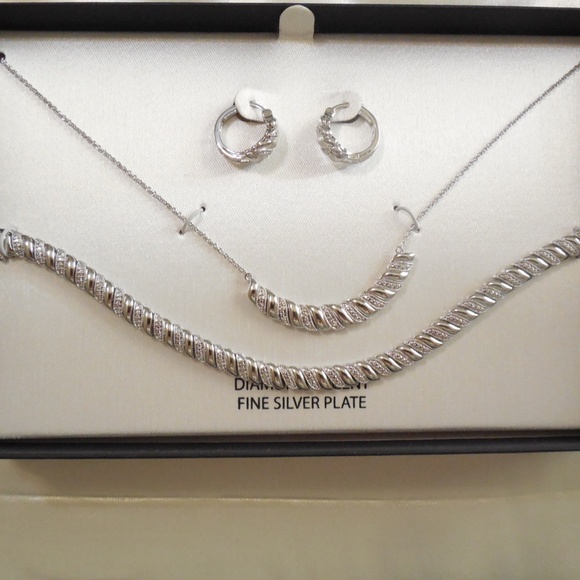 Silvercore Diamond Accent Silver Plated Necklace Set - Picture 6 of 6